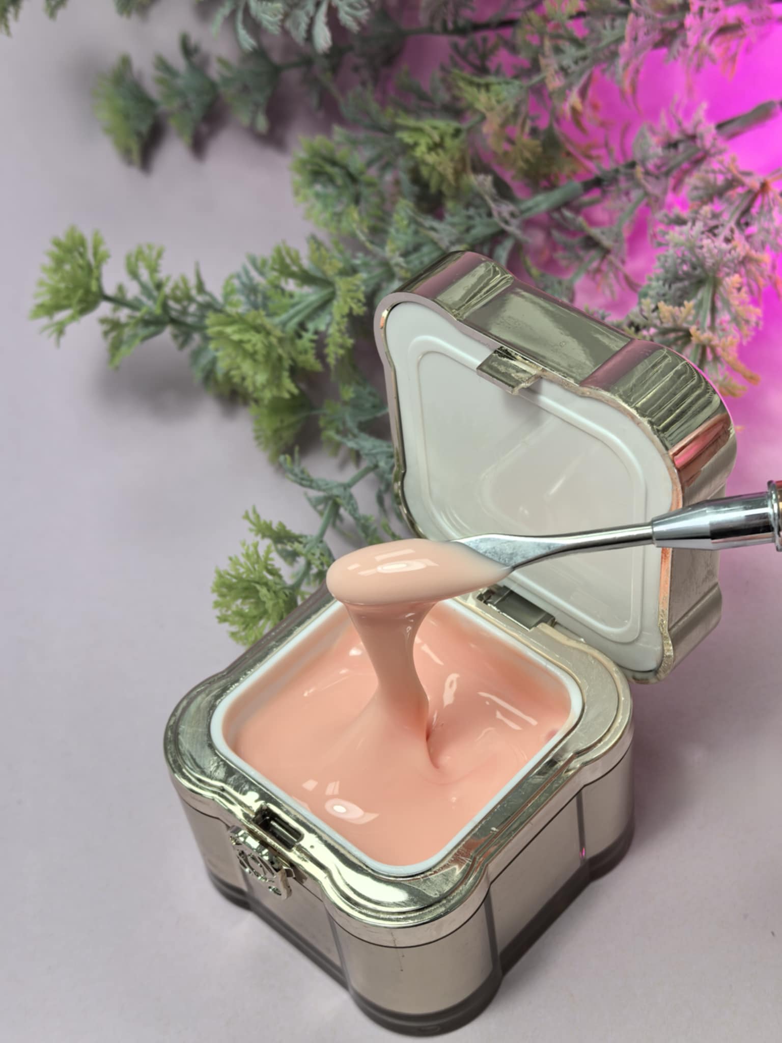 Lemmy Builder Gel 15 - Malibu Peach with creamy texture for easy application, shown in an elegant container.