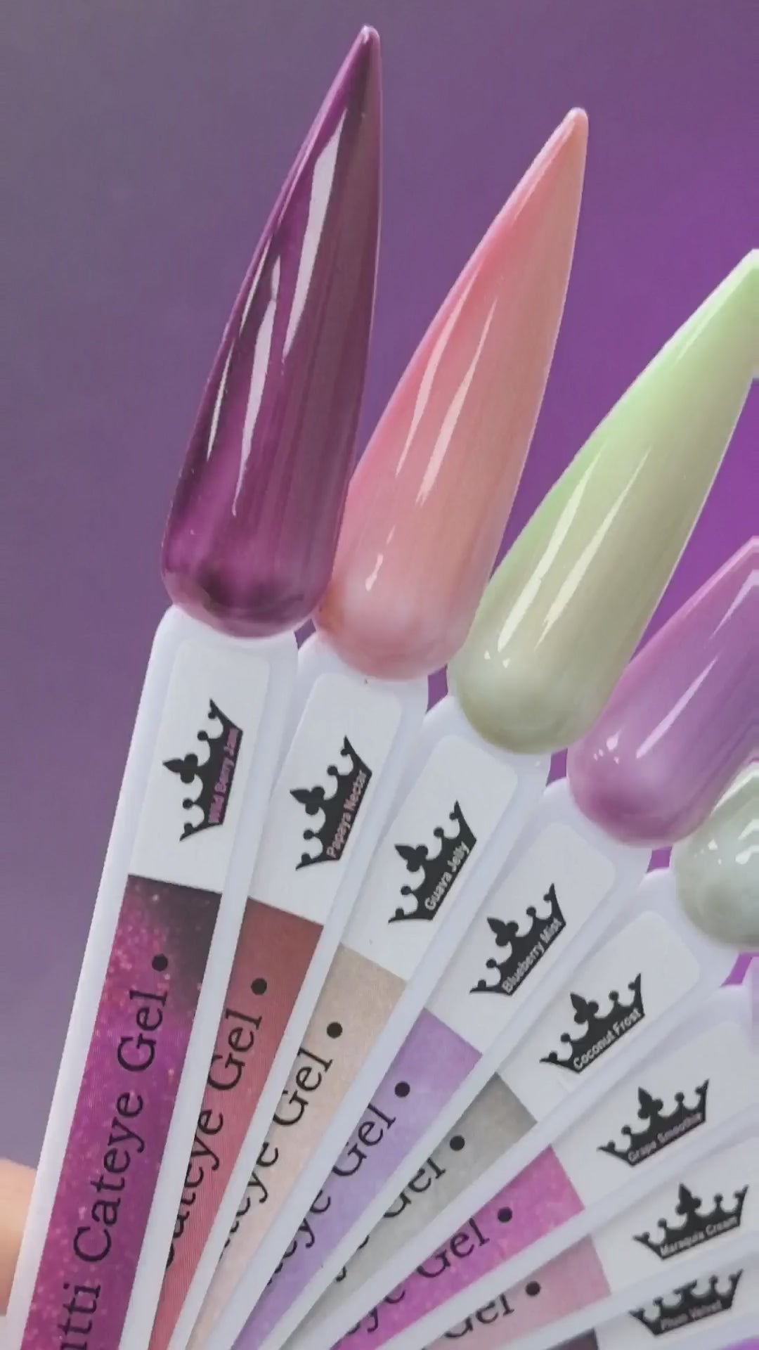 Гел лак Tutti Frutti Cat Eye - Plum Velvet в колекцията с различни цветове и нюанси.